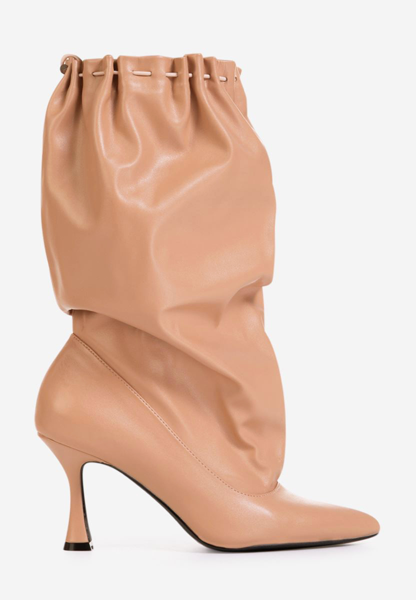 Extremity bézs magassarkú csizma