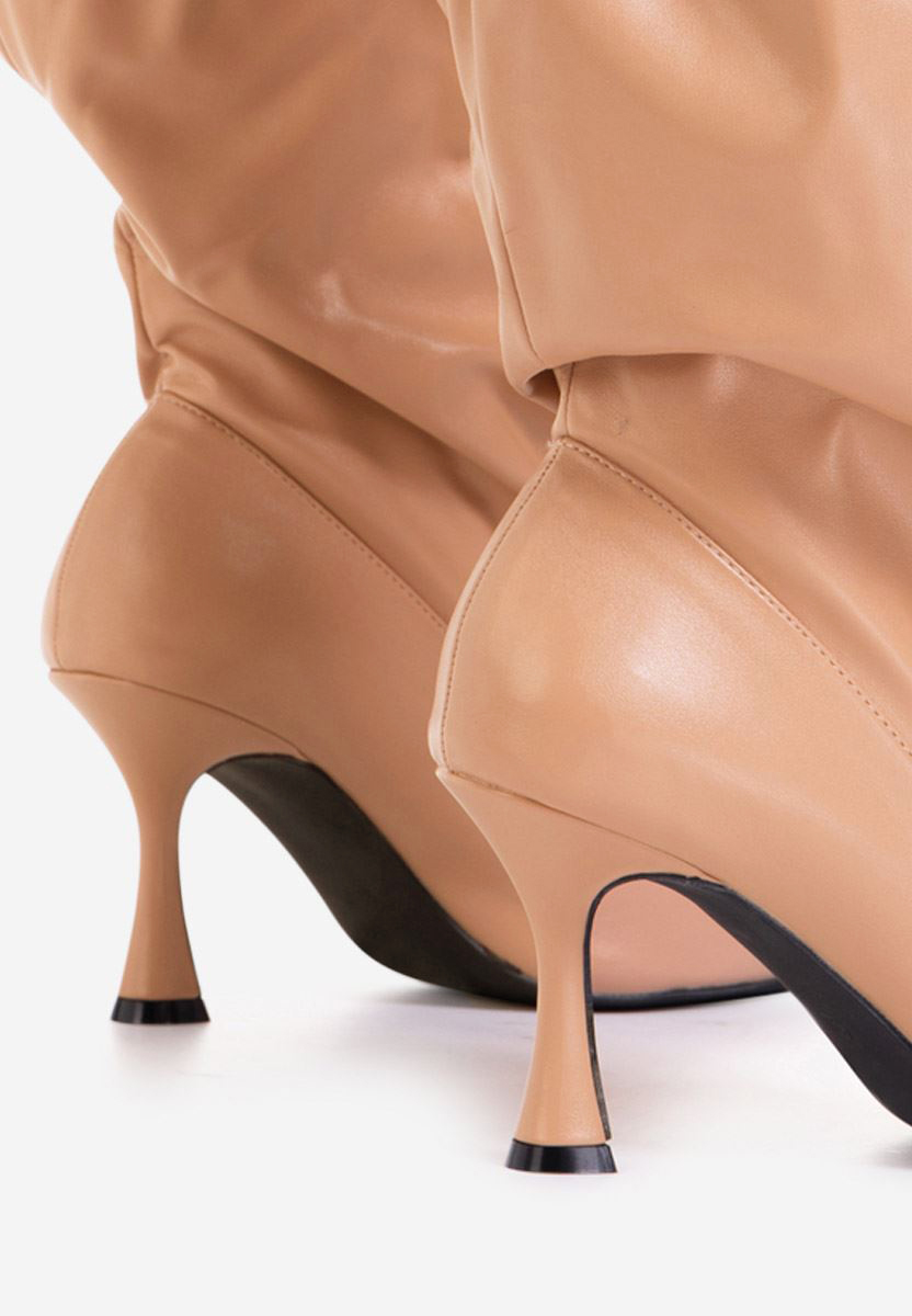 Extremity bézs magassarkú csizma