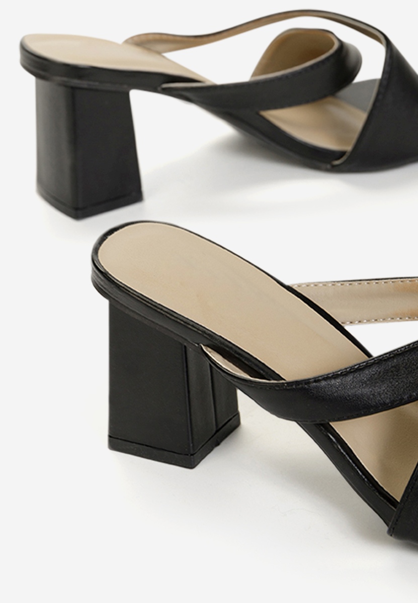 Samirra fekete magassarkú papucs