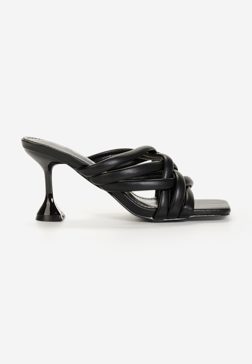 Fusina fekete magassarkú papucs