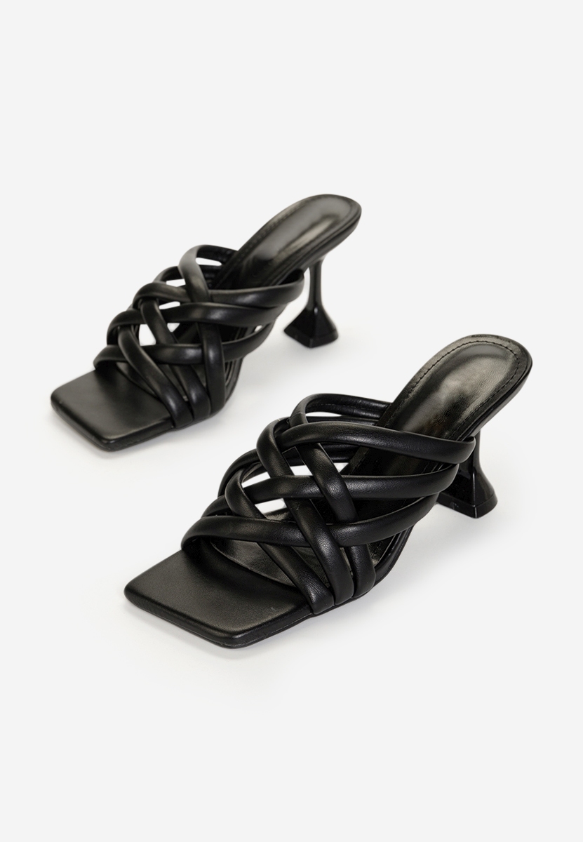 Fusina fekete magassarkú papucs