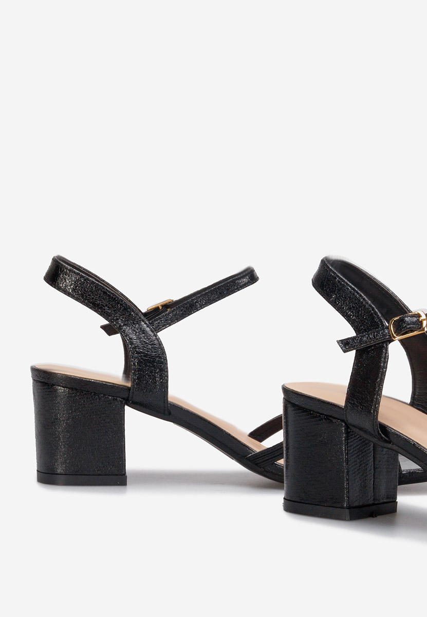 Myla fekete vastag sarkú szandál 