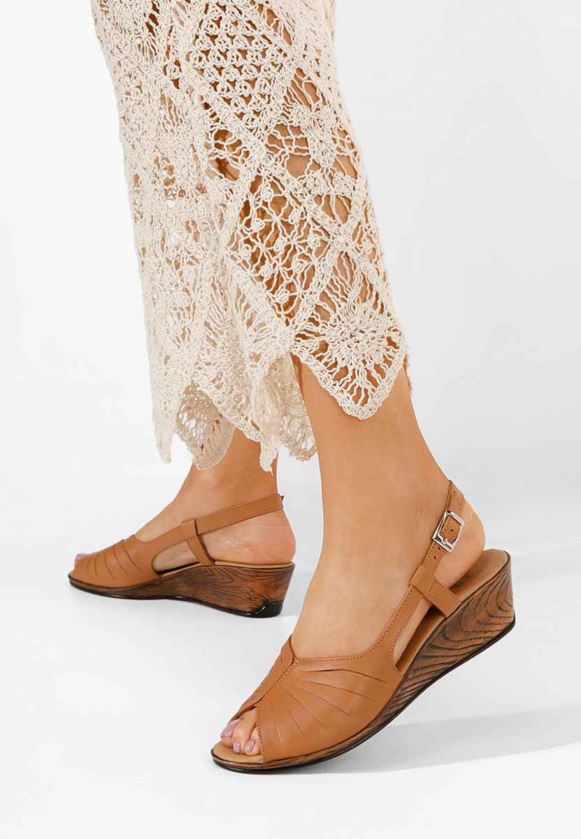 Lovara camel bőr szandál