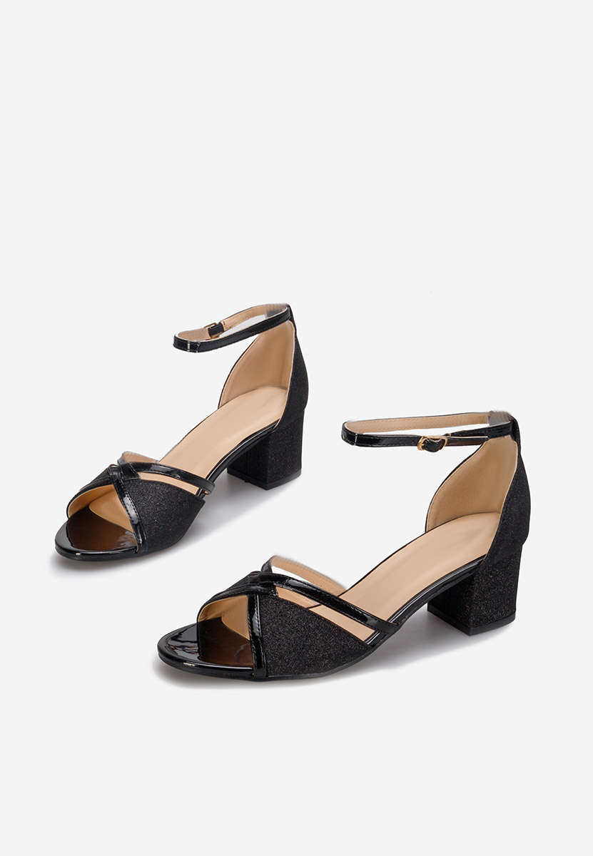 Aniela v2 fekete vastag sarkú szandál 