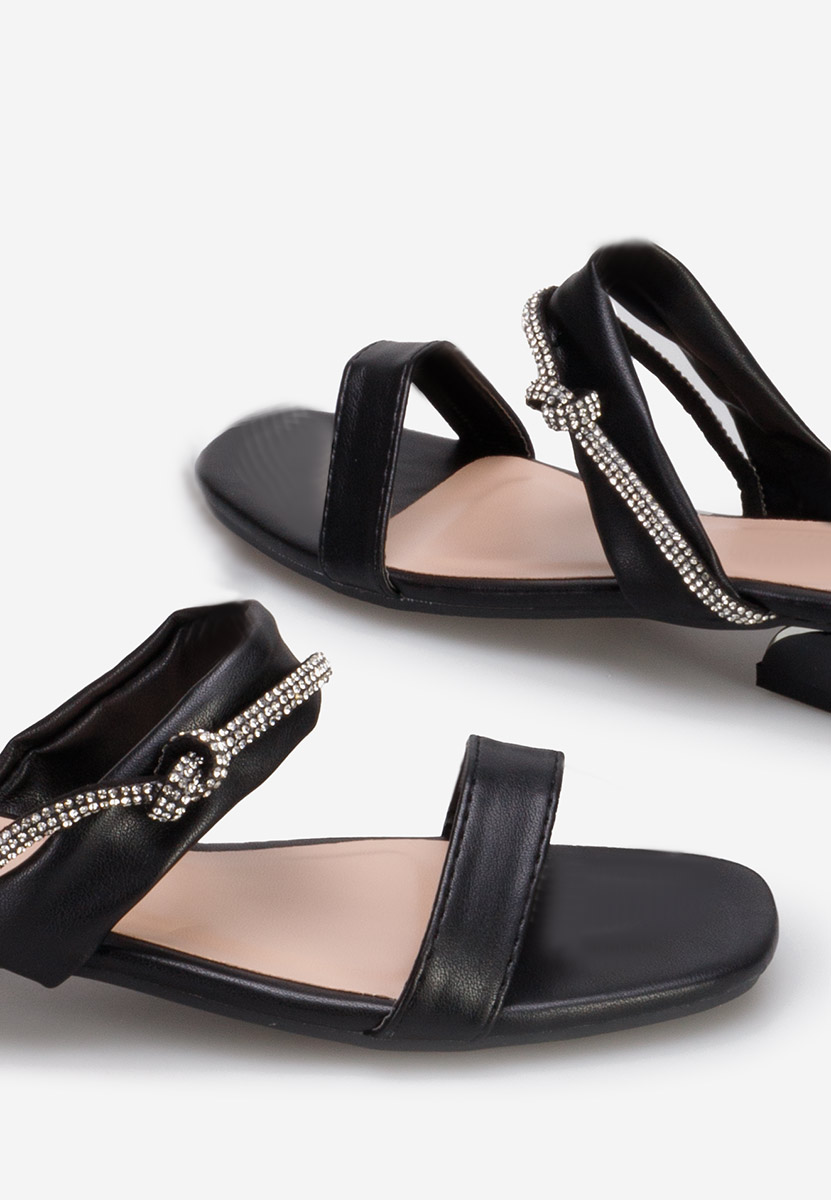 Raziana fekete magassarkú papucs