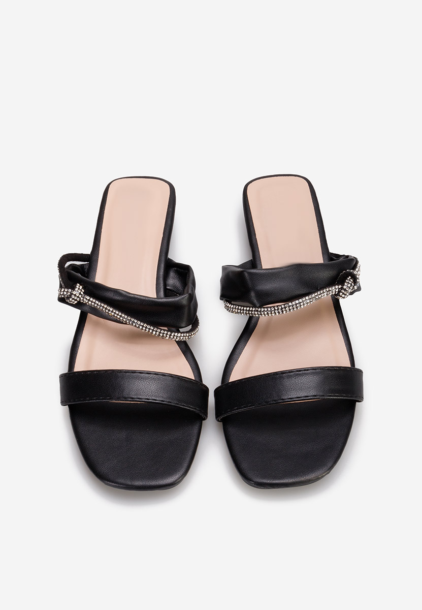 Raziana fekete magassarkú papucs