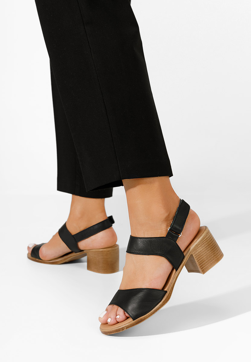 Cadena fekete vastag sarkú szandál 