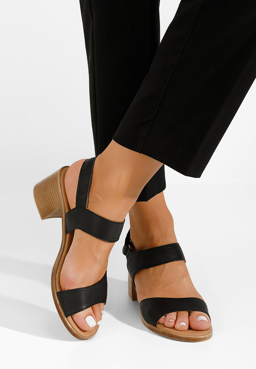 Cadena fekete vastag sarkú szandál 