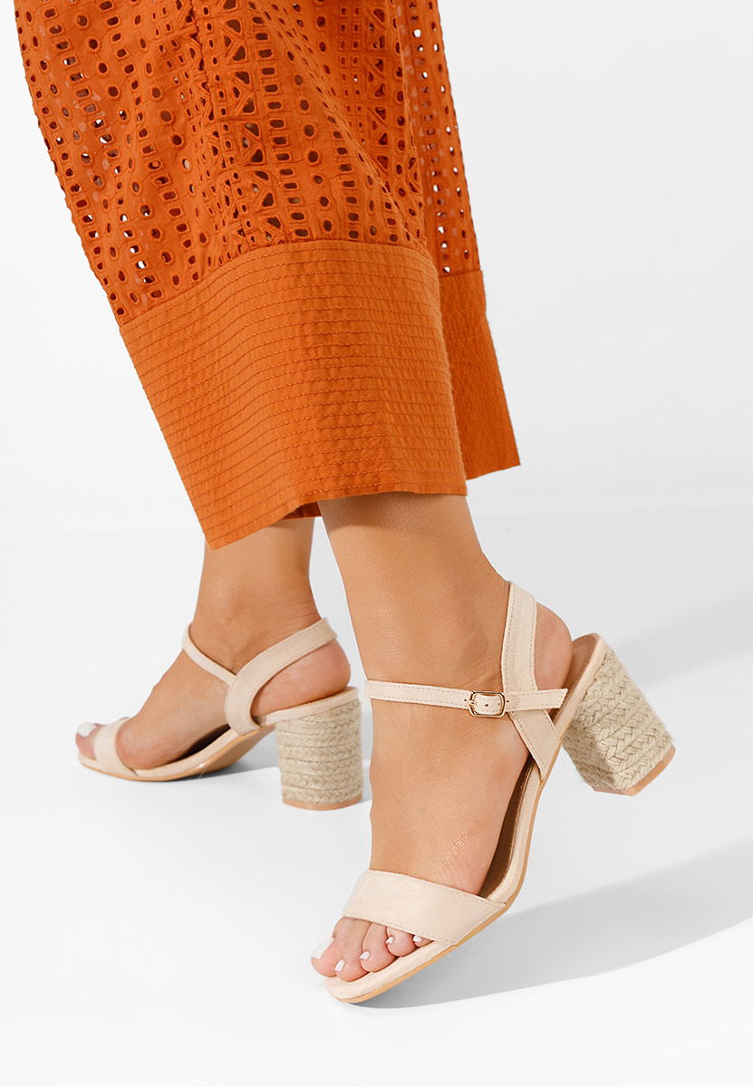 Timaresa bézs vastag sarkú szandál 