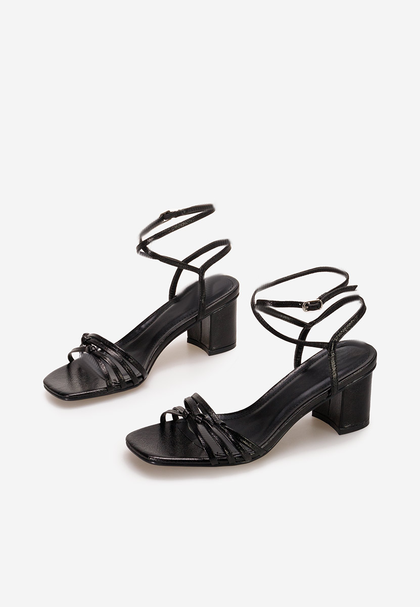 Ferissa fekete vastag sarkú szandál 