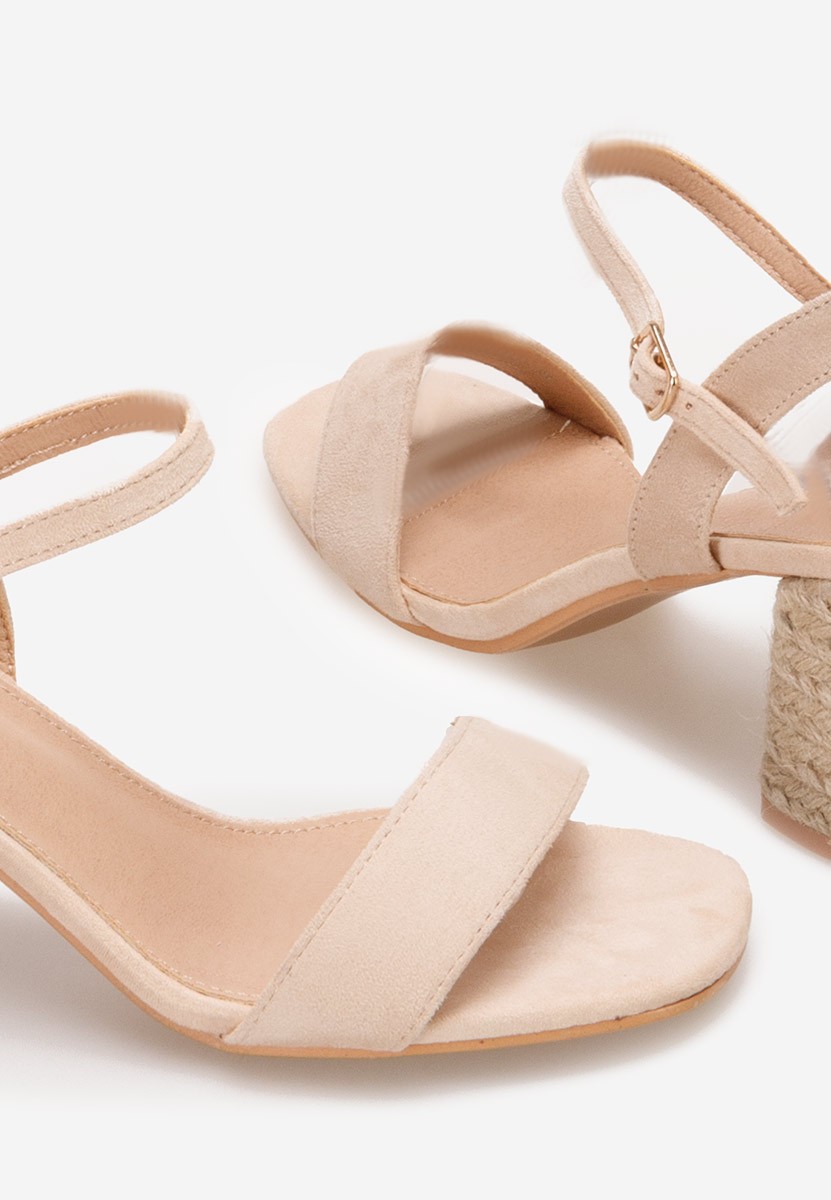 Timaresa bézs vastag sarkú szandál 