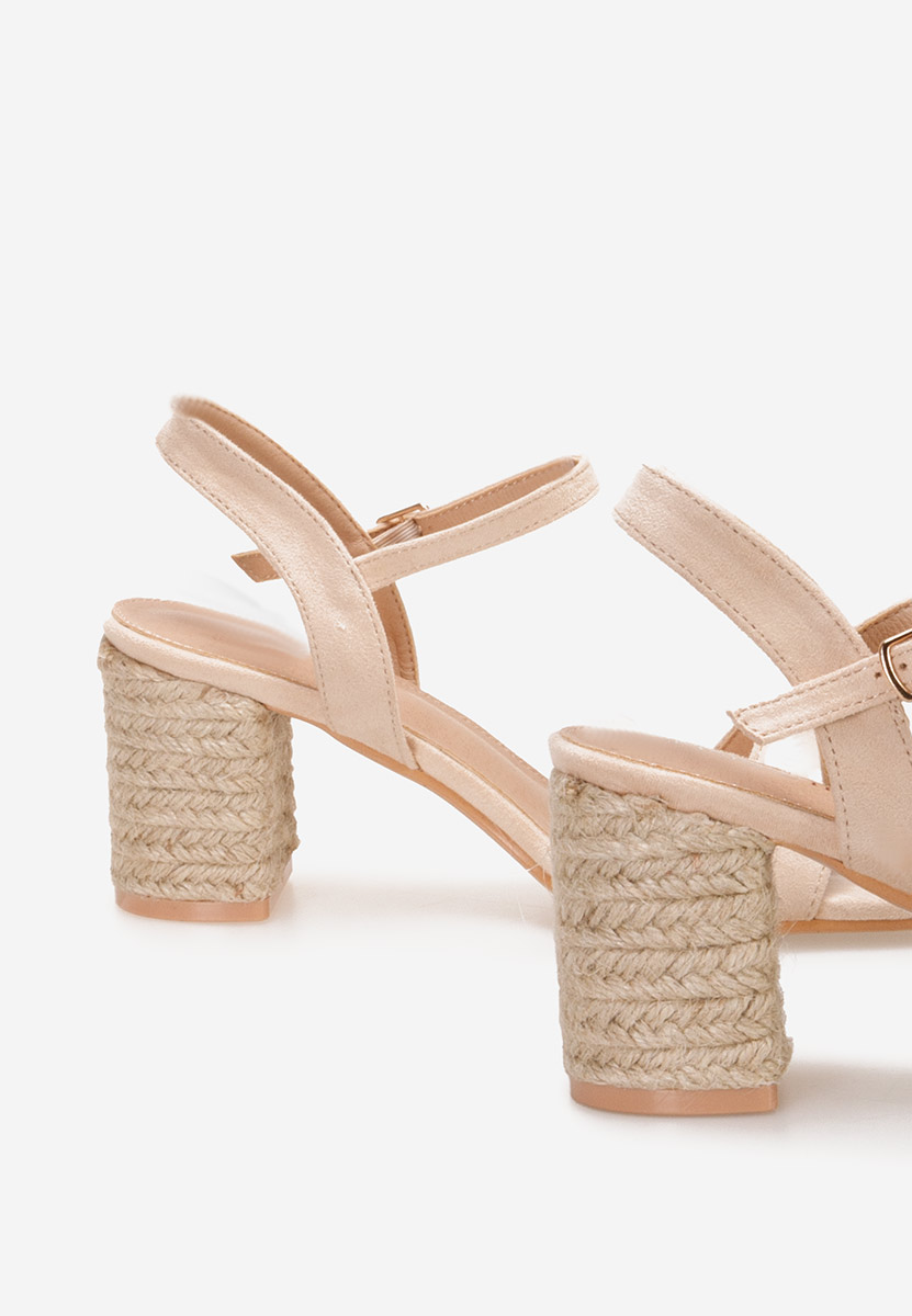 Timaresa bézs vastag sarkú szandál 