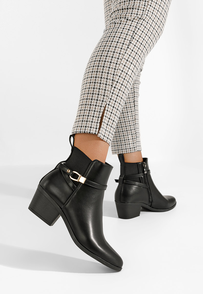 Odelina fekete bokacsizma vastag sarokkal