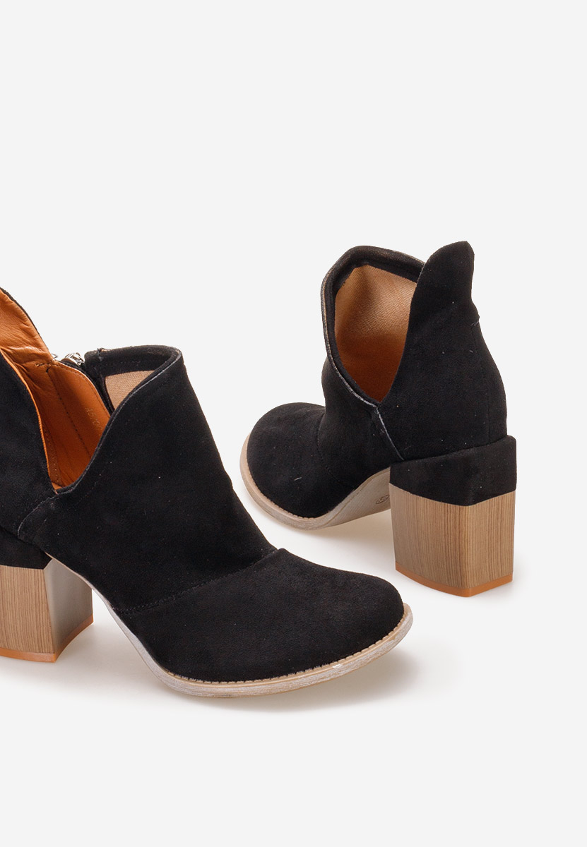 Odeisa fekete bokacsizma vastag sarokkal