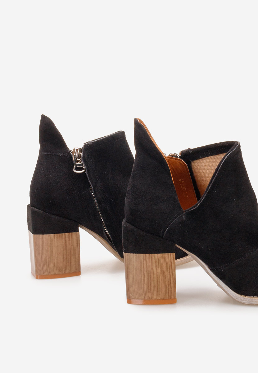 Odeisa fekete bokacsizma vastag sarokkal