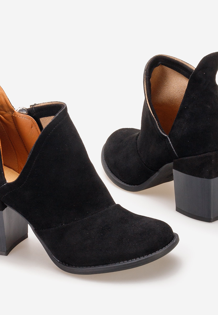 Odeisa v3 fekete bokacsizma vastag sarokkal