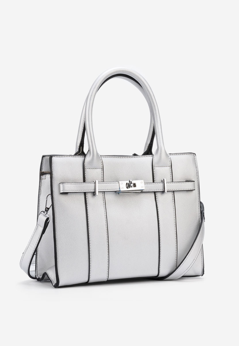 Yvesa ezüst kézitáska