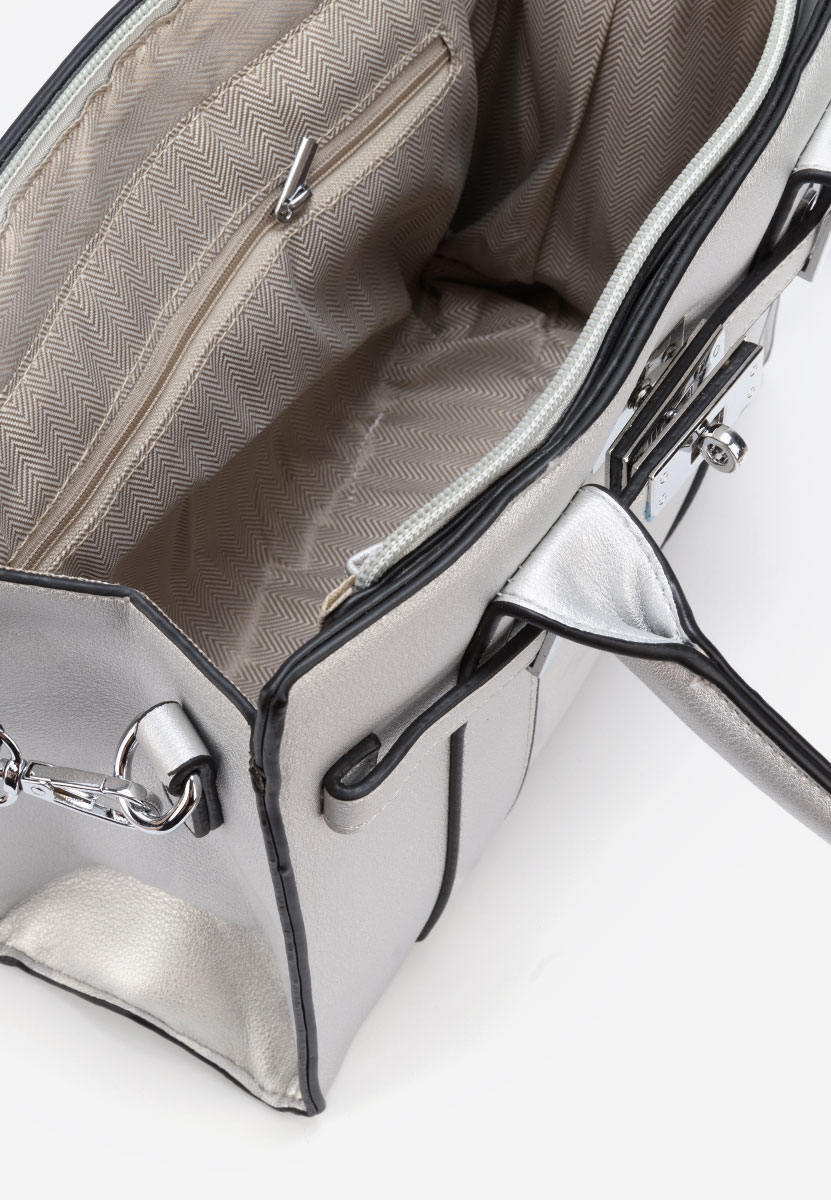 Yvesa ezüst kézitáska