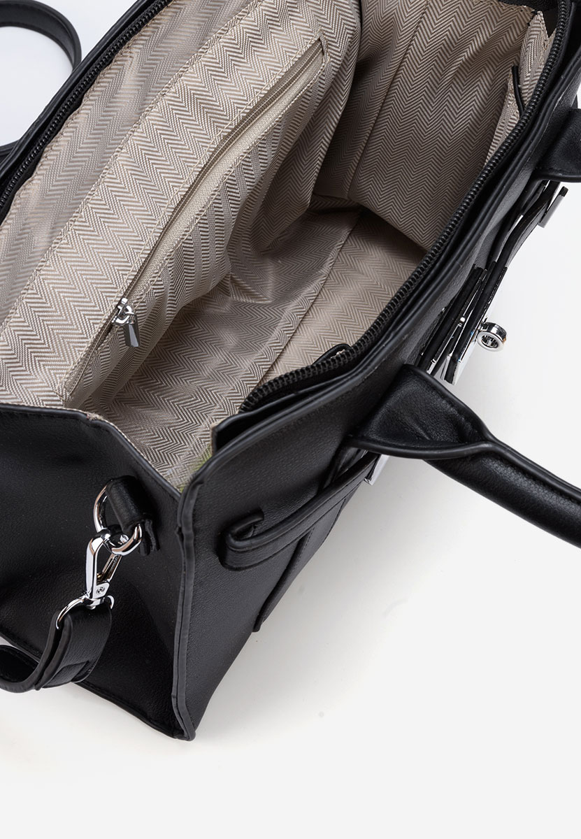 Yvesa fekete kézitáska