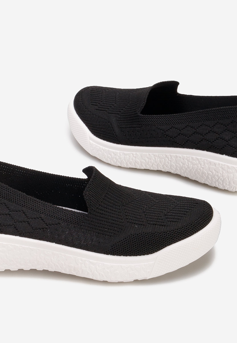 Akova fekete fűzős női cipő