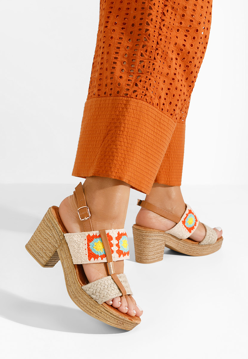 Zeina v3 bézs magas talpú szandál