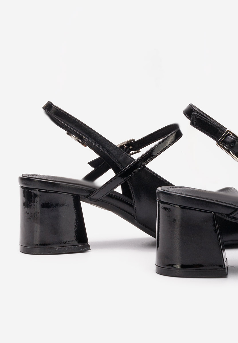 Eriosa fekete vastag sarkú magassarkú 