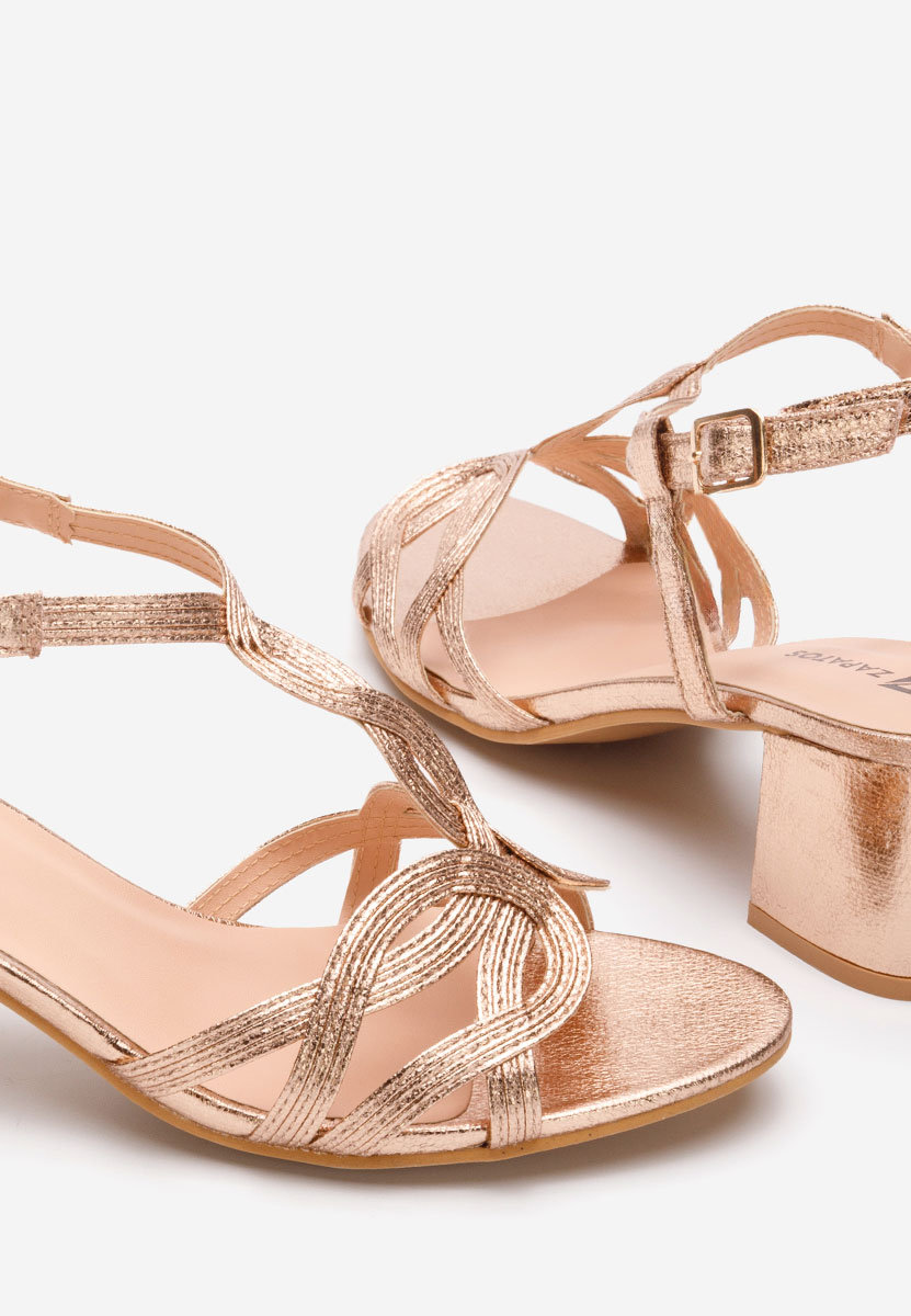 Siltia pezsgő színű vastag sarkú szandál 