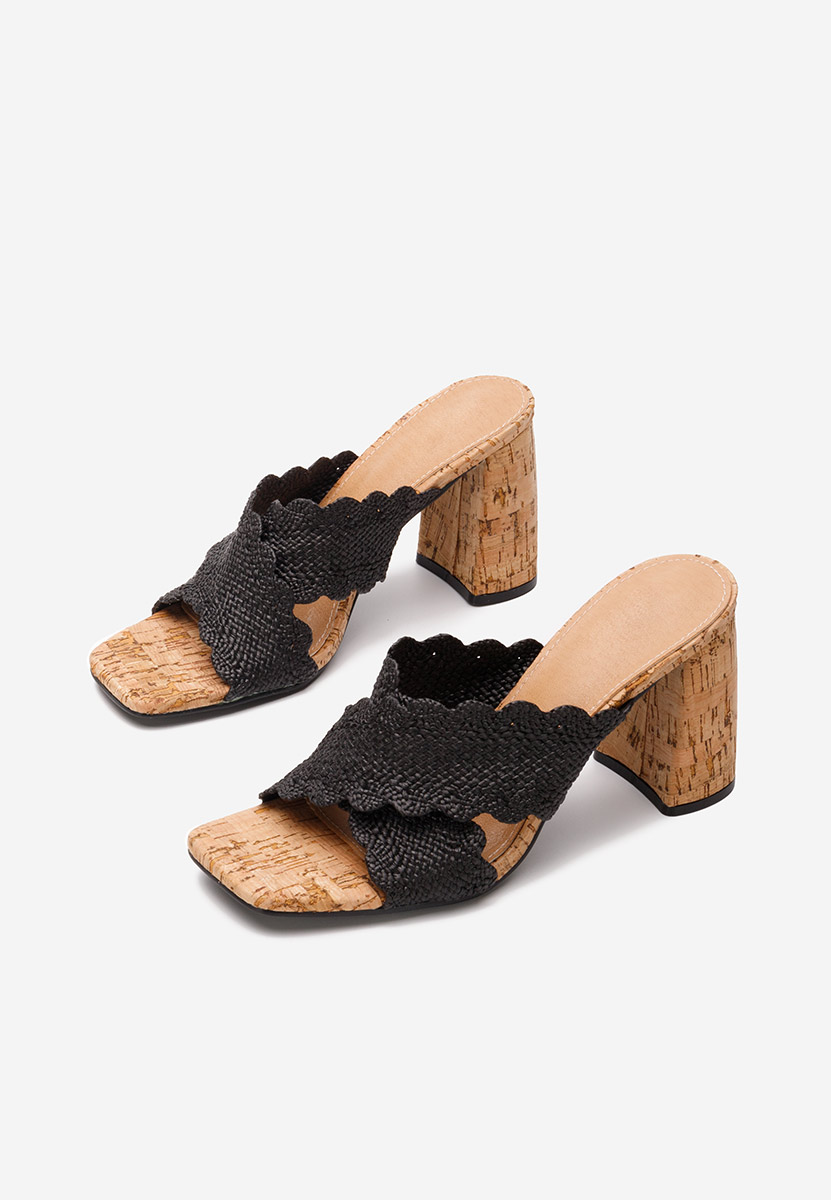 Alianna fekete magassarkú papucs