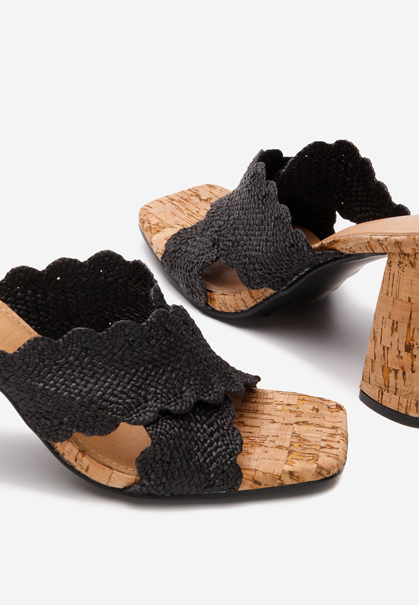 Alianna fekete magassarkú papucs