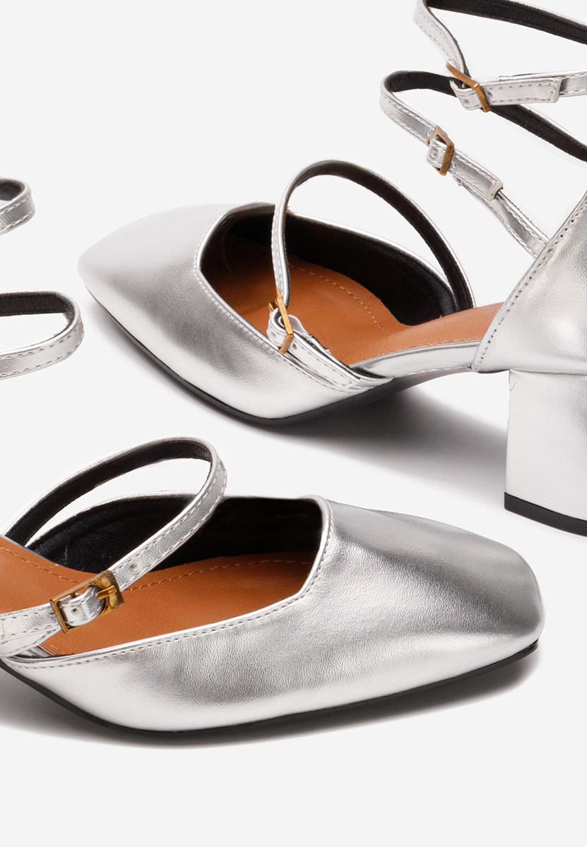 Demara v2  vastag sarkú magassarkú 