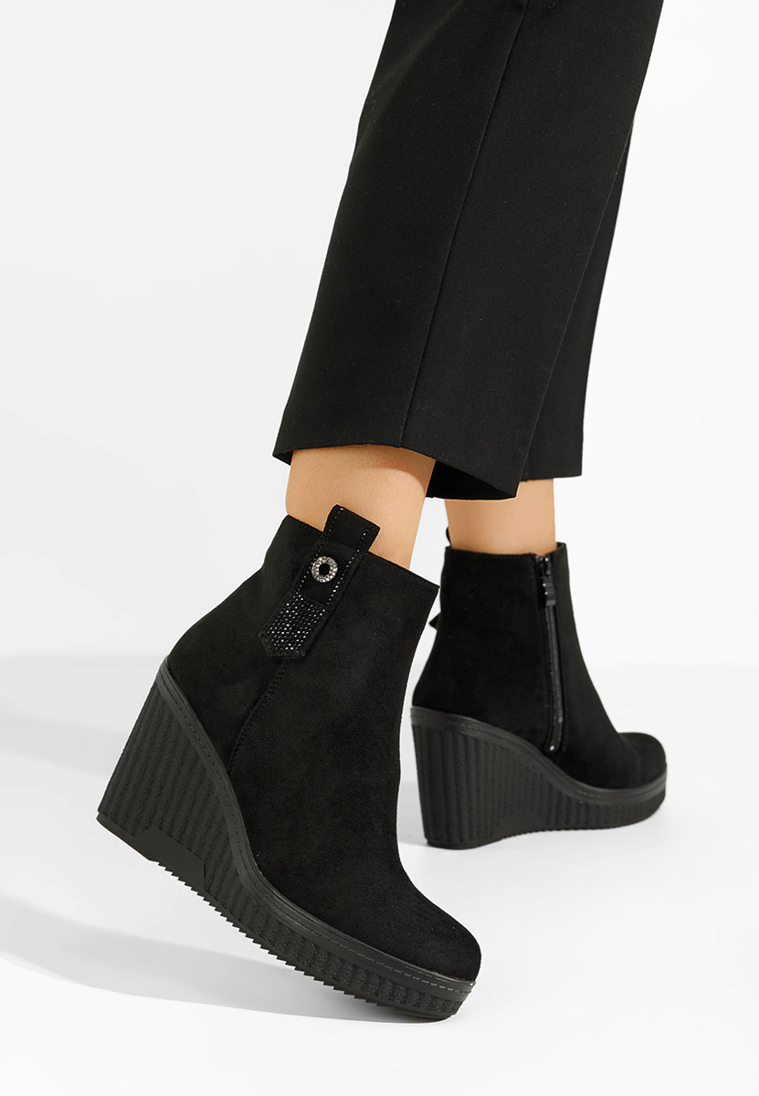 Charlet fekete telitalpú platform bokacsizma