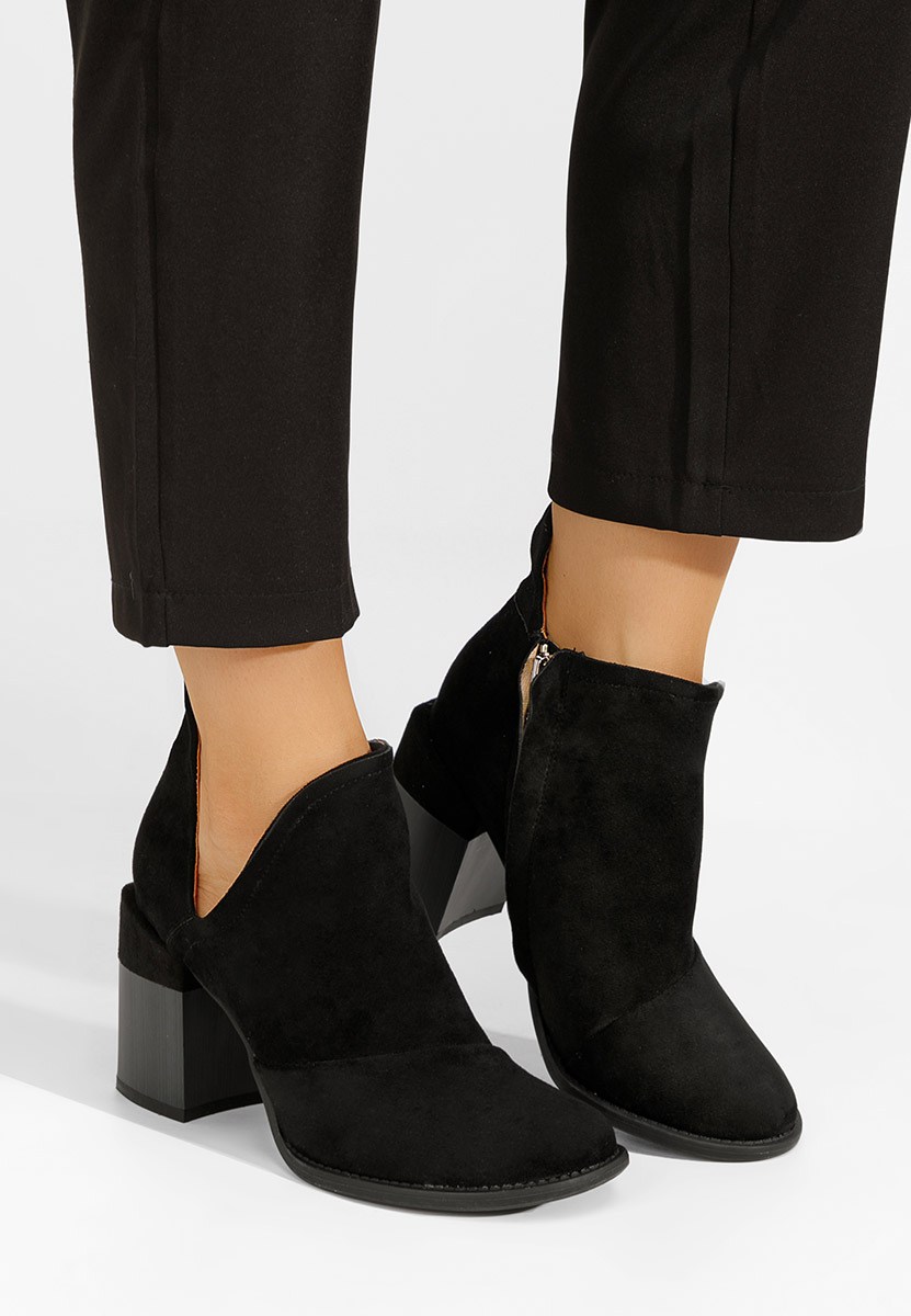 Odeisa v3 fekete bokacsizma vastag sarokkal