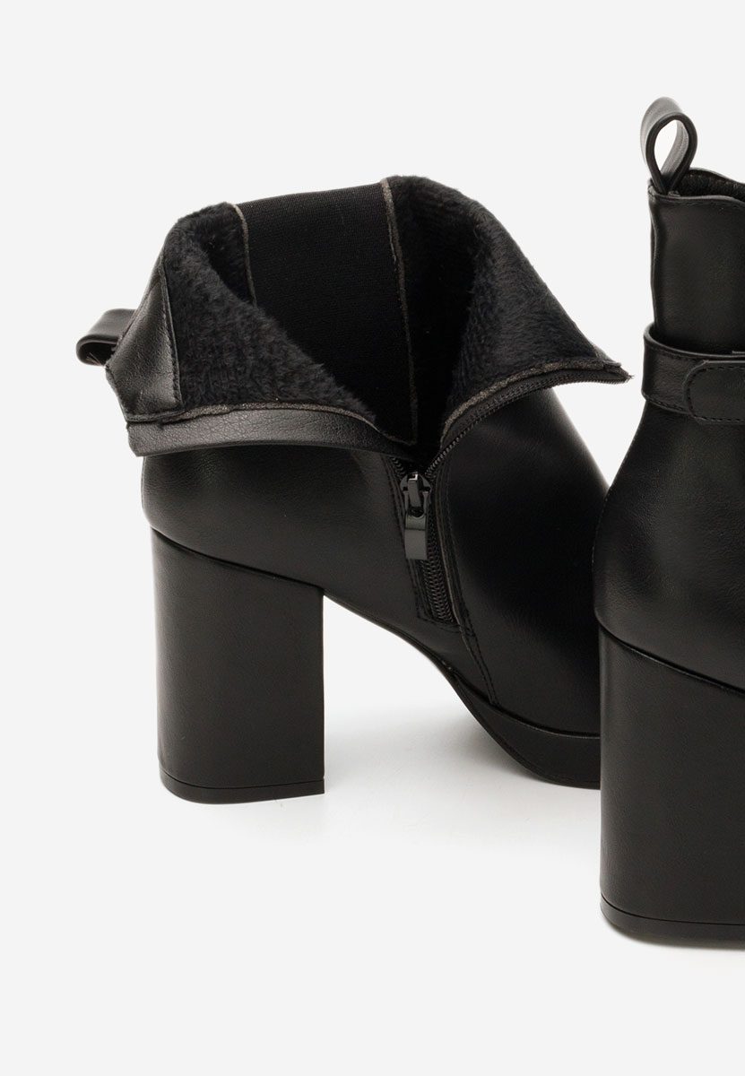 Sumiko fekete bokacsizma vastag sarokkal