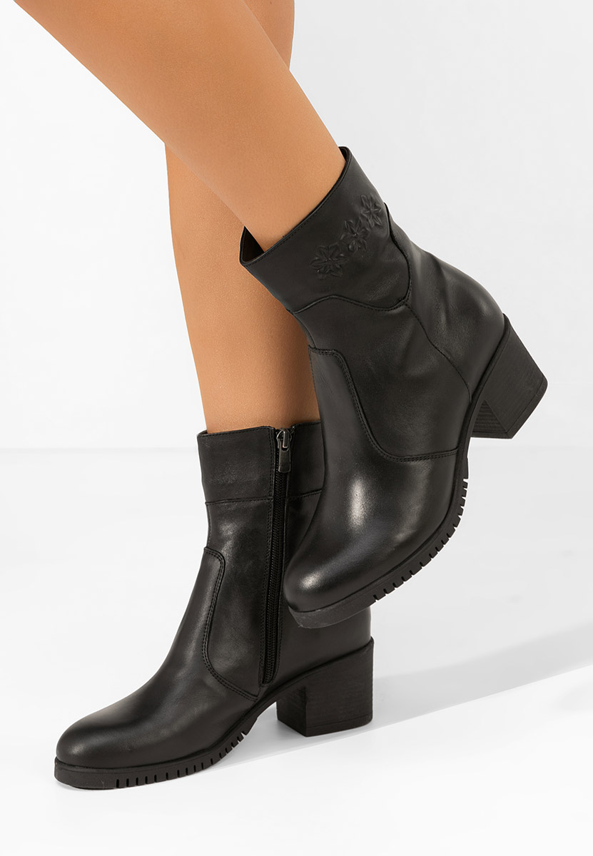 Laurice fekete bokacsizma vastag sarokkal