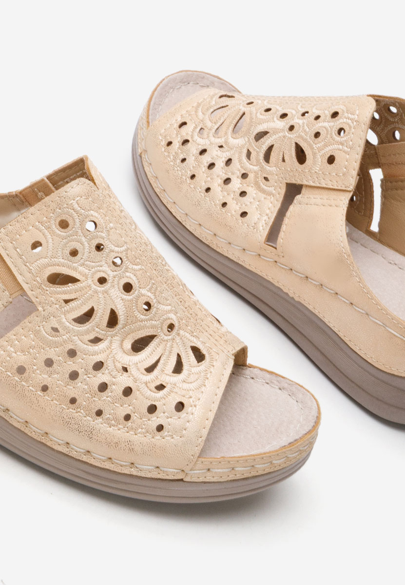 Evangelina bézs telitalpú papucs