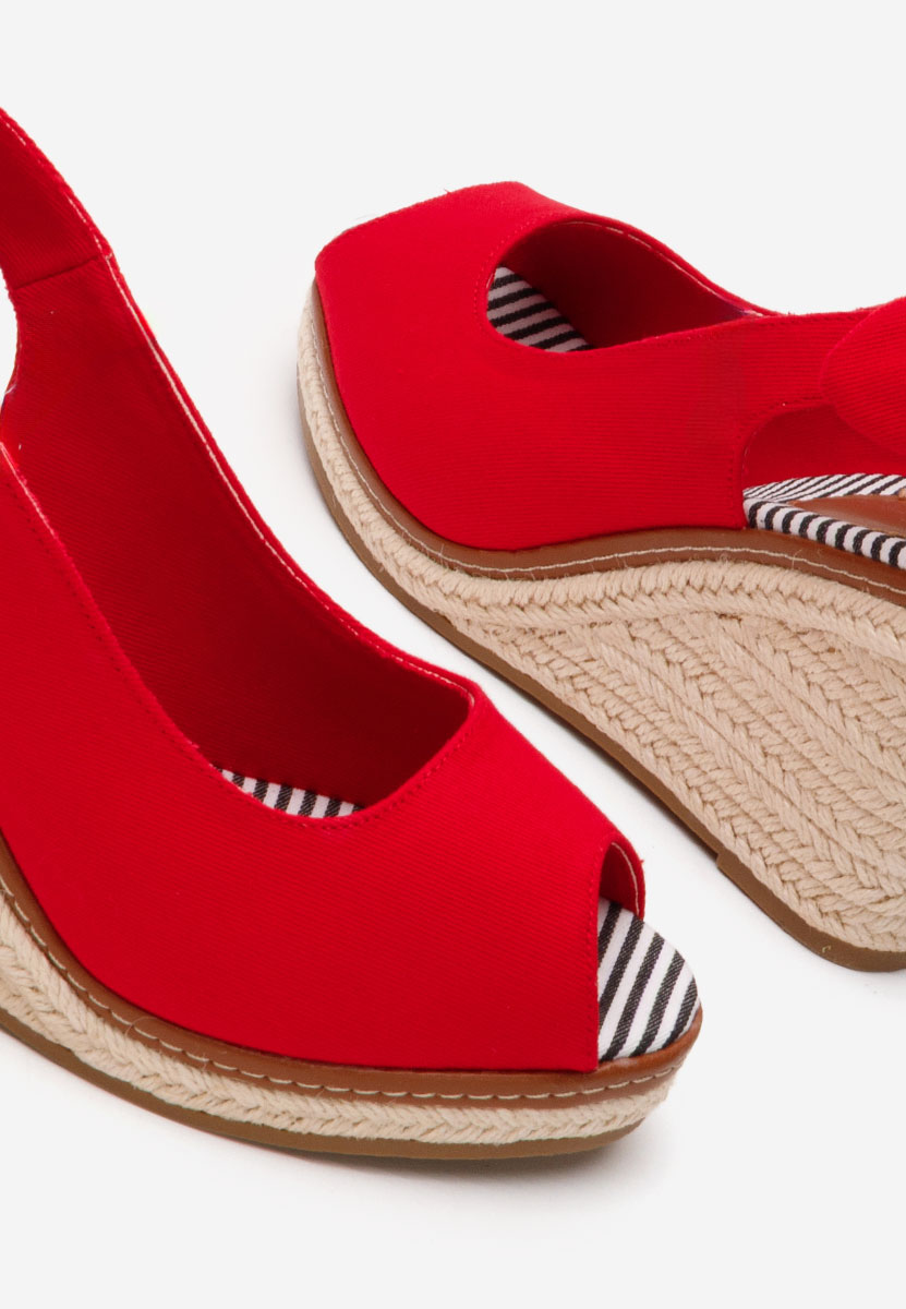 Cyerra piros platform szandál