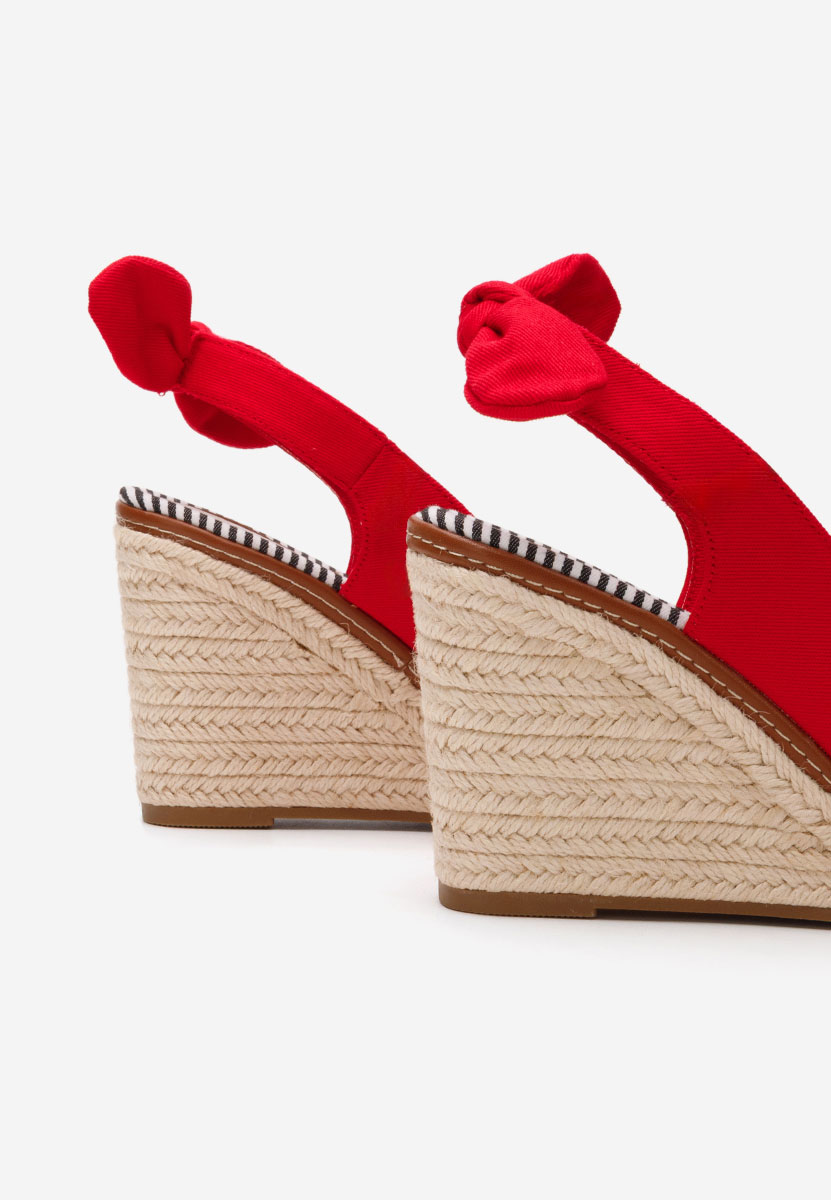 Cyerra piros platform szandál