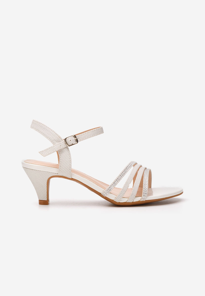 Dennisa fehér lapos sarkú szandál