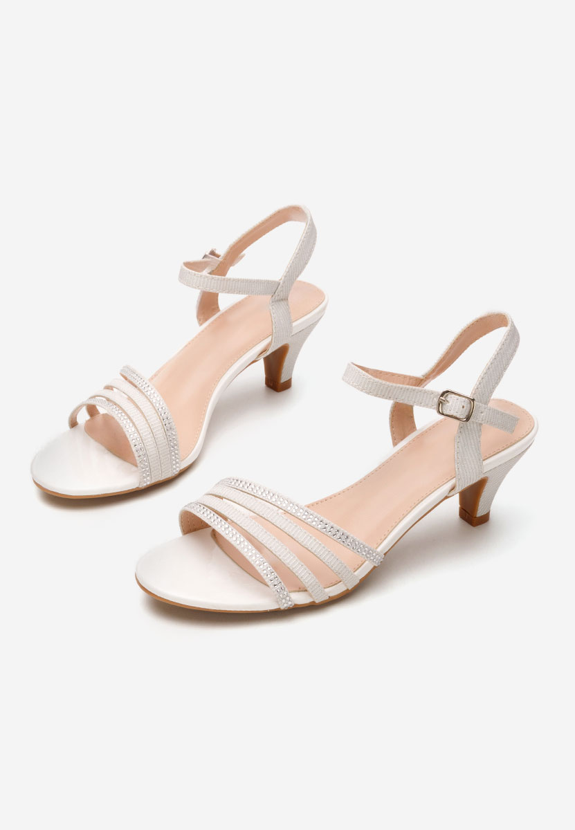 Dennisa fehér lapos sarkú szandál