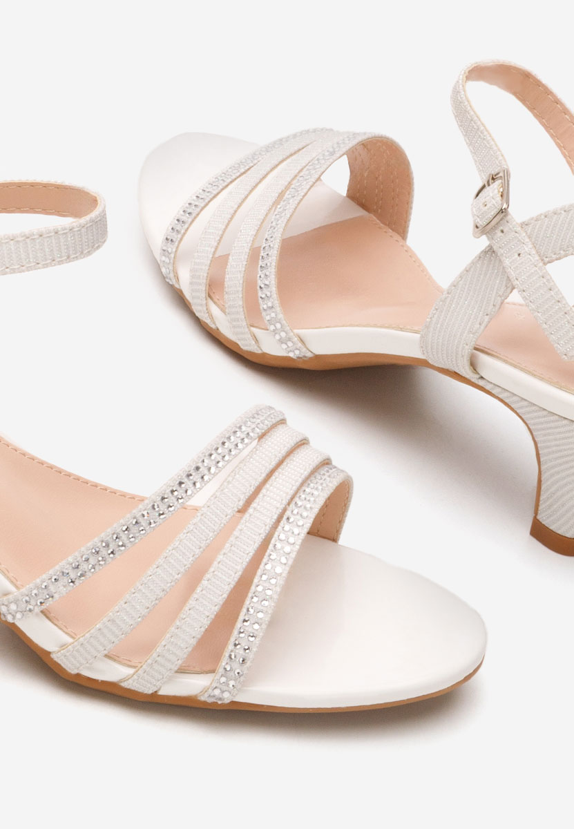 Dennisa fehér lapos sarkú szandál