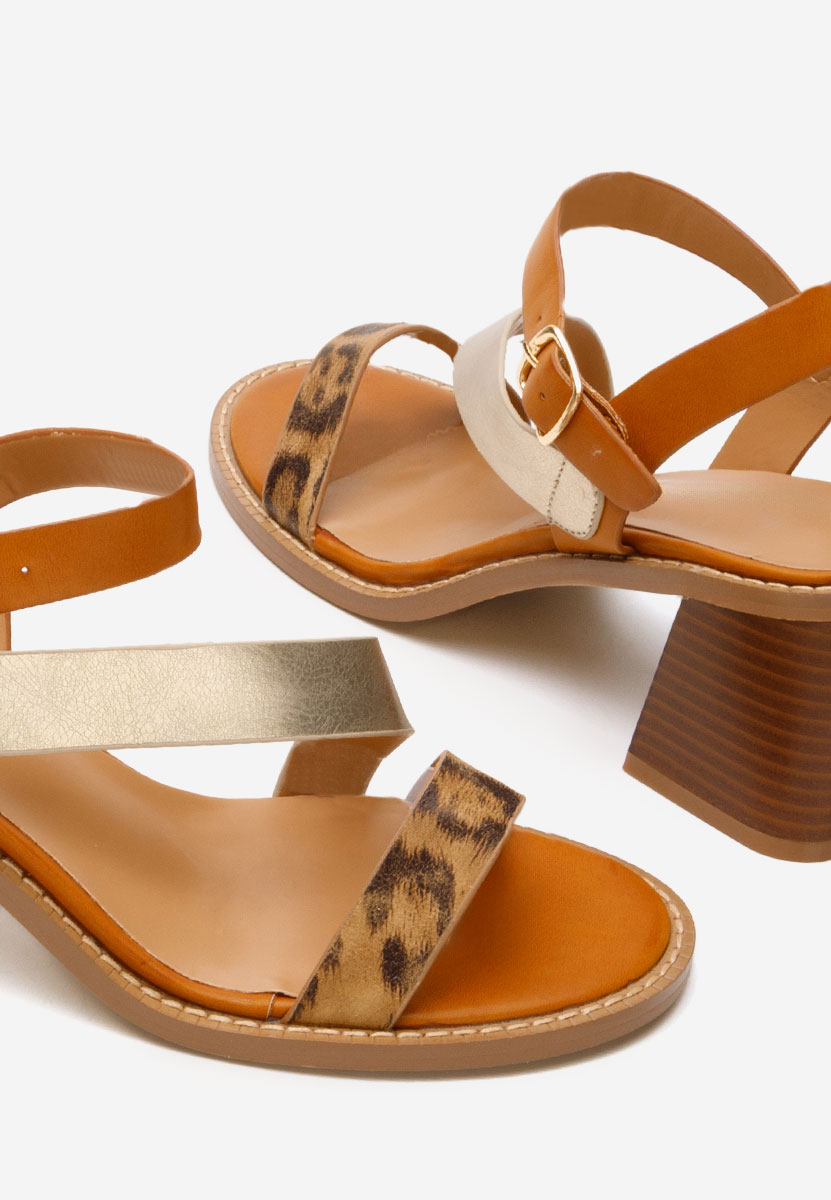Lakendra camel vastag sarkú szandál 