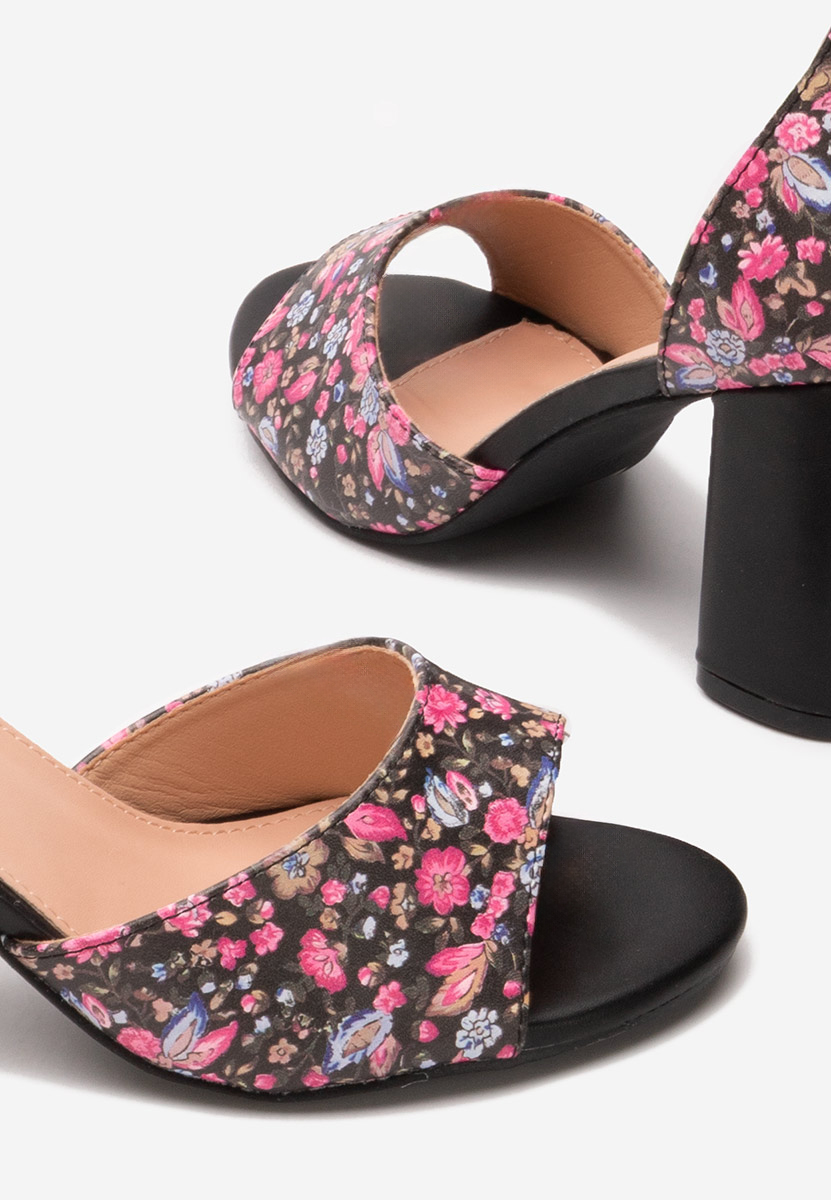 Moreira fekete vastag sarkú szandál 