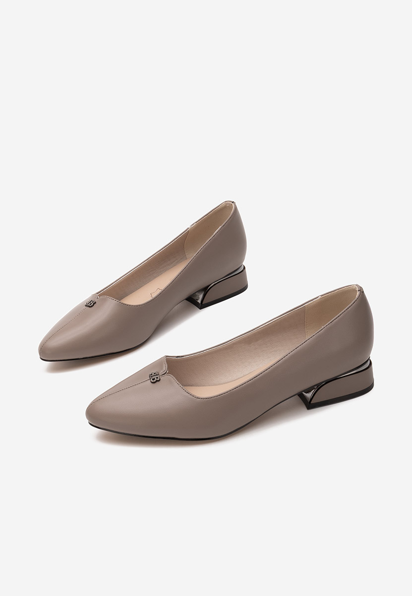 Tillie khaki alacsony sarkú körömcipő