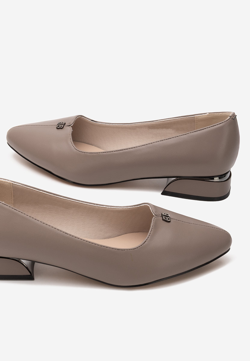 Tillie khaki alacsony sarkú körömcipő