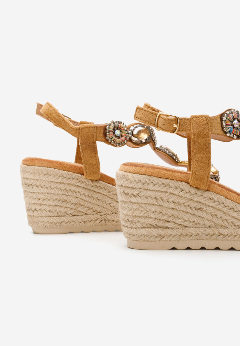 Jacquelynn camel platform szandál