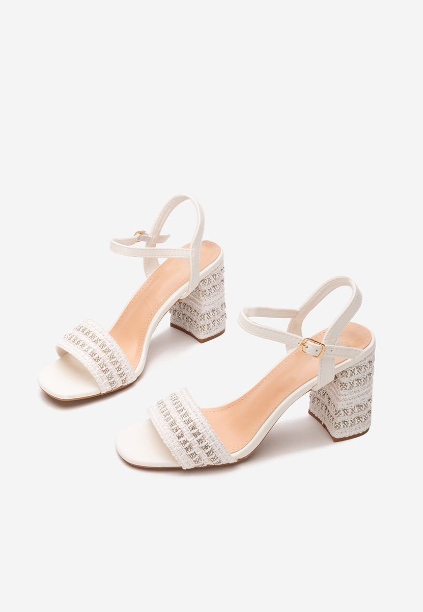 Marsela fehér vastag sarkú szandál 
