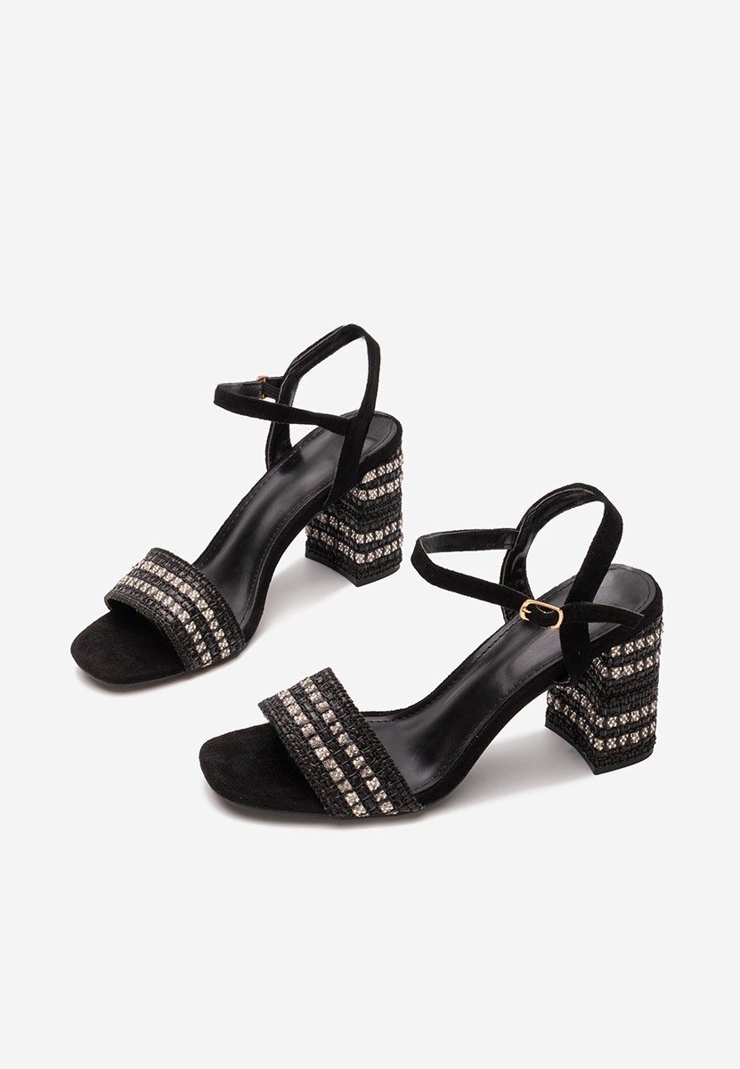 Marsela fekete vastag sarkú szandál 