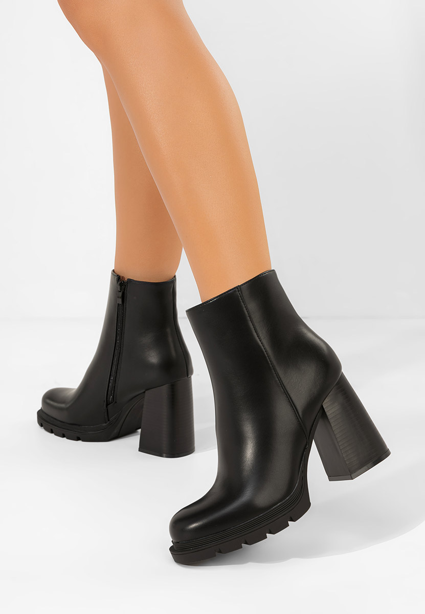 Neolia fekete bokacsizma vastag sarokkal