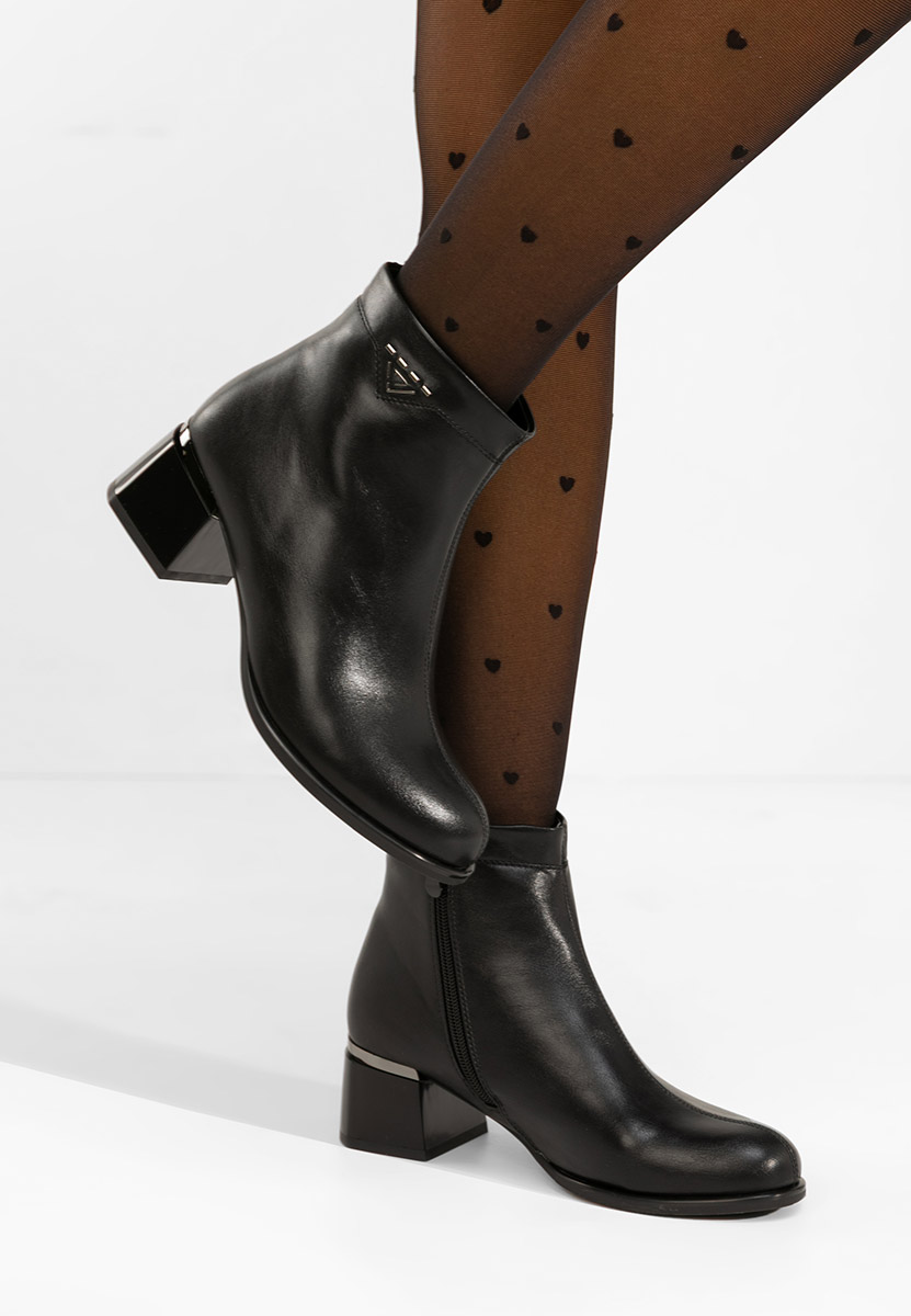 Takita v2 fekete magassarkú bokacipő