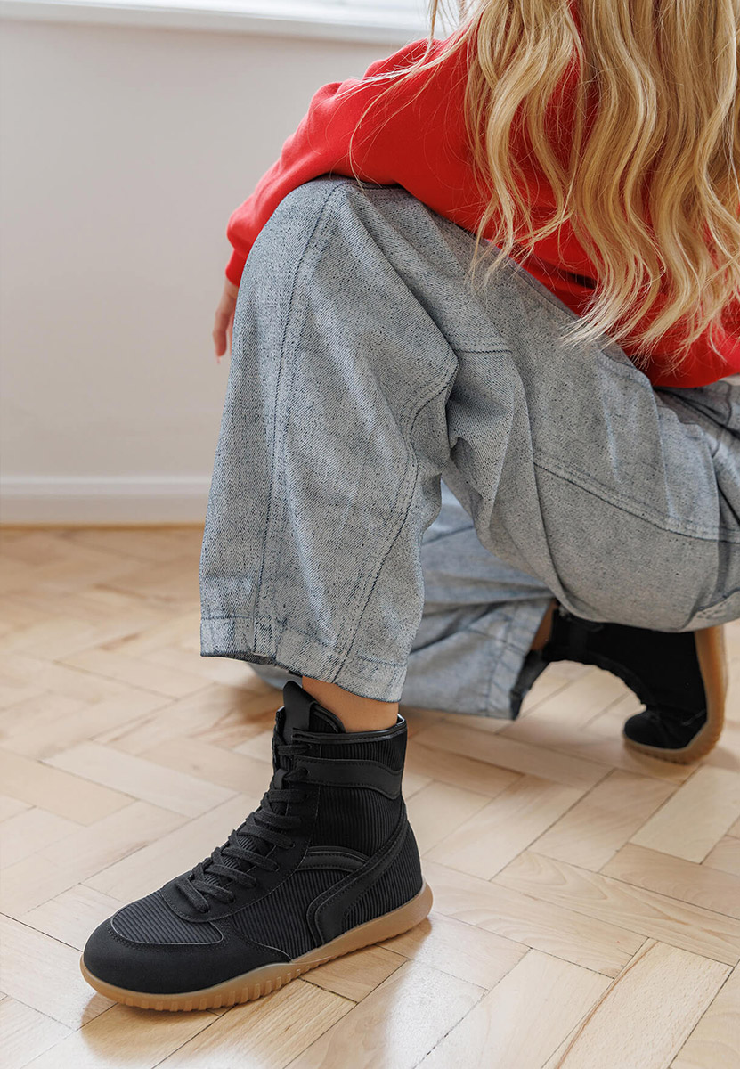 Daine i fekete magasszárú teniszcipő